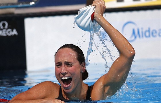 Dánská plavkyn Rikke Möller Pedersenová se raduje ze svtového rekordu na 200...