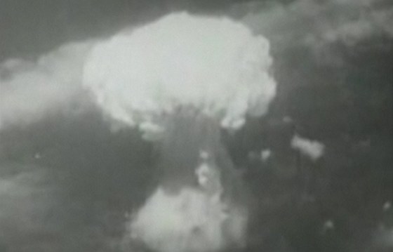 Svrení atomových bomb na Japonsko v roce 1945