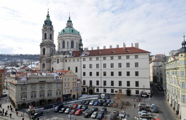 Malostranské námstí eká promna. Auta zmizí pod zem.