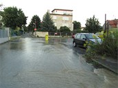 Prasklé potrubí trápí obyvatele Čimic.