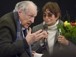 Reisr Ji Krejk v roce 2009 na festivalu Finle gratuloval k osmdestinm...
