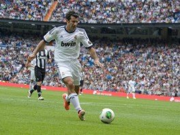 Záloník Luis Figo v dresu Realu Madrid