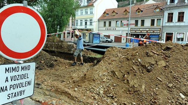 V Teplicch je ada uzavrek, pracuje se napklad v ulici Mlnsk blzko Krunohorskho divadla.