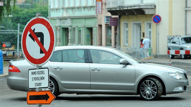 V Teplicch je ada uzavrek, pracuje se napklad v ulici Mlnsk blzko Krunohorskho divadla.