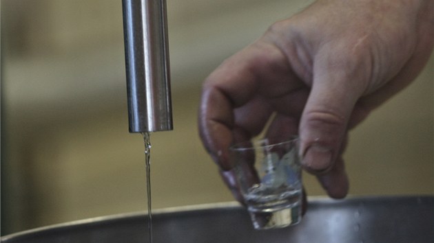 Konec abstinence. Začala nová sezóna pálení slivovice a dalších destilátů.