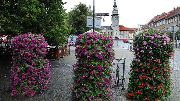 Boskovice, ozdoben novm Lebiovm patentem, kter by ml slouit mstm, toucm po bohat kvtinov vzdob: kvtinov stavebnicov vlec. 