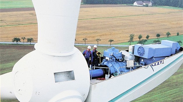V vtrnku je vysok 100 metr, rotory vrtul maj prmr 92 metr.