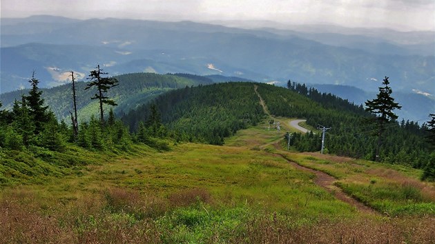 Z vrcholu se odkryjí celé Beskydy i msta a vesnice v údolí.