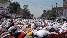 Pátení polední modlitba v Káhie (2. srpna)