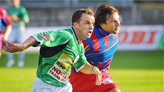 Fotbalista Viktorie Plzeň Roman Skuhravý (vpravo) při utkání proti FK Jablonec Fotbalista Viktorie Plzeň Roman Skuhravý (vpravo) při utkání proti FK Jablonec