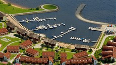 Centrem turistiky je obec Lipno nad Vltavou, má vlastní přístav nebo lyžařský... Centrem turistiky je obec Lipno nad Vltavou, má vlastní přístav nebo lyžařský...