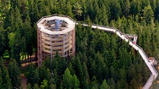 Dalším lákadlem pro turisty v Lipně je třeba unikátní stezka v korunách stromů... Dalším lákadlem pro turisty v Lipně je třeba unikátní stezka v korunách stromů...