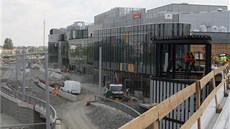 Snímek ze stavby Galerie Šantovka v Olomouci. Kromě samotného obchodního centra Snímek ze stavby Galerie Šantovka v Olomouci. Kromě samotného obchodního centra