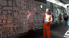 Archeolog ukazuje souasnou lokaci nádraí Liverpool Street na map Londýna z