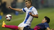 Loris Benito z FC Curych se snaí zastavit libereckého Martina Frýdka.