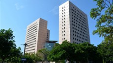 Budovy kampusu (fakulta urnalistiky schovaná pod stromy vpravo dole)
