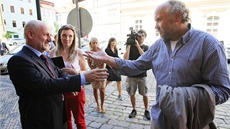 Ministr kultury Jií Balvín (vlevo) ml schzku také s Jiím Fajtem. Ten se má...