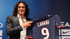 NEJDRAŽŠÍ POSILA. Edinson Cavani přišel Paris Saint-Germain na 64 milionů eur. NEJDRAŽŠÍ POSILA. Edinson Cavani přišel Paris Saint-Germain na 64 milionů eur.