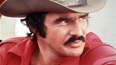 Burt Reynolds ve filmu Polda a bandita (1977)