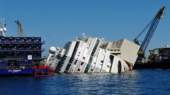 Vrak luxusní výletní lodi Costa Concordia