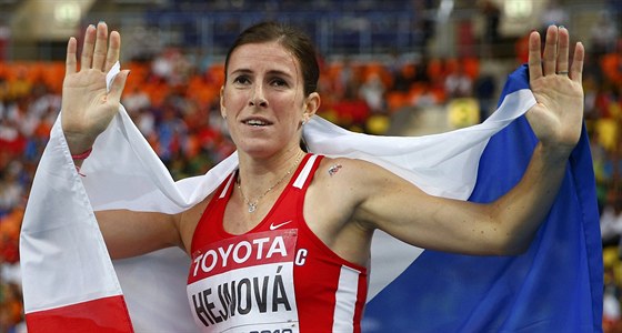 NOVÁ AMPIONKA. Zuzana Hejnová po vítzství na MS v Moskv v závod na 400...