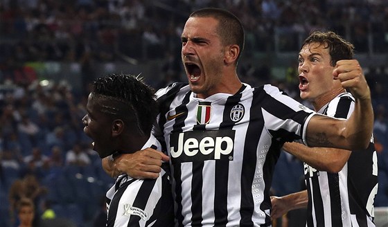 PRVNÍ TREFA. Fotbalisté Juventusu se v italském Superpoháru proti Laziu radují