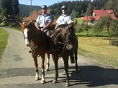 Chaty v Horní Bečvě a okolí kontrolovaly také hlídky na koních. Chaty v Horní Bečvě a okolí kontrolovaly také hlídky na koních.
