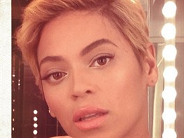 Krátký proces se svými loknami nedávno udlala i zpvaka Beyoncé, která se o...