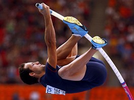 Renaud Lavillenie ve finle skoku o tyi na MS v Moskv.