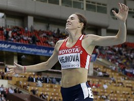 VÍTZNÁ EXTÁZE. Zuzana Hejnová na MS v Moskv vítzí v závod na 400 metr...