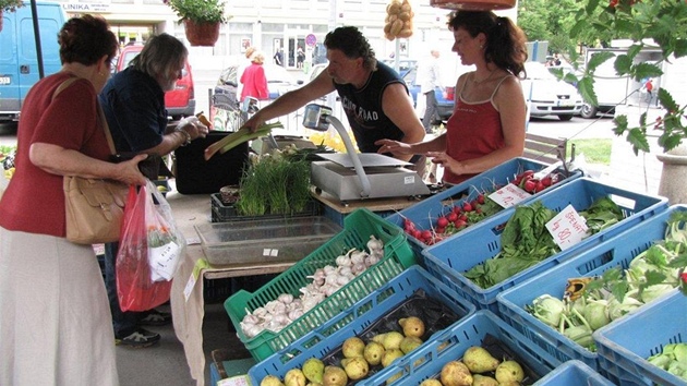 Farmářským trhům pomalu odzvonilo. Ty, které nevydrží, nahradí kamenné prodejny. Farmářským trhům pomalu odzvonilo. Ty, které nevydrží, nahradí kamenné prodejny.