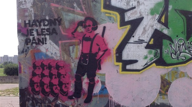 Propagace hudebnho festivalu Dvokova Praha je formou netradinch pz slavnch skladatel formou graffiti na zdech a billboardech clen pedevm na mlad lidi