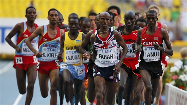 FARAH V POPED. Britsk bec Mo Farah pi bhu na 10 kilometr.