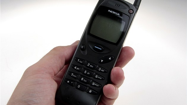 Nokia 3110 je prababika cel ady spnch noki ni tdy. Pila na trh v roce 1997 a jako prvn pinesla ovldn pomoc jedin kontextov klvesy Navi Key. V sti T-Mobilu je stle aktivnch 50 tchto telefon. S ohledem na to, e jim me bt a 18 let, tak je to skoro zzrak.