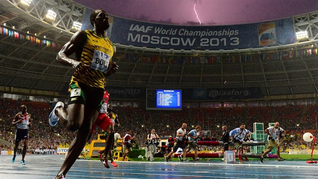 DVA BLESKY V MOSKV. Triumf Usaina Bolta ve finále muské stovky na svtovém...