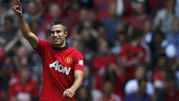 Robin Van Persie z Manchesetru United se raduje z glu ve finle anglickho Superpohru.s Wiganem.