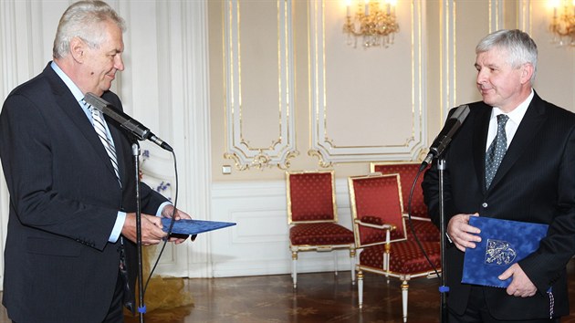 Premir JI Rusnok pedal prezidentovi Miloi Zemanovi demisi sv vldy (ter 13. srpna 2013)