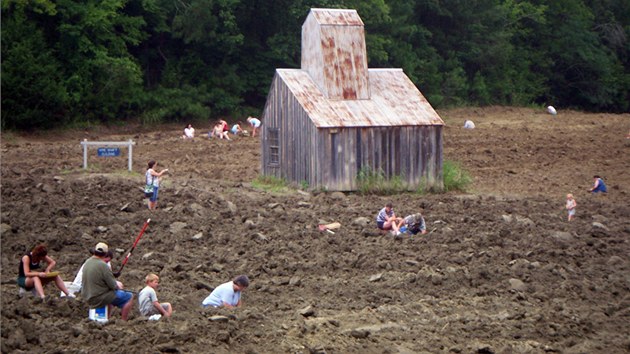 Hledai diamant v Nrodnm parku Crater of Diamonds v americkm Arkansasu 