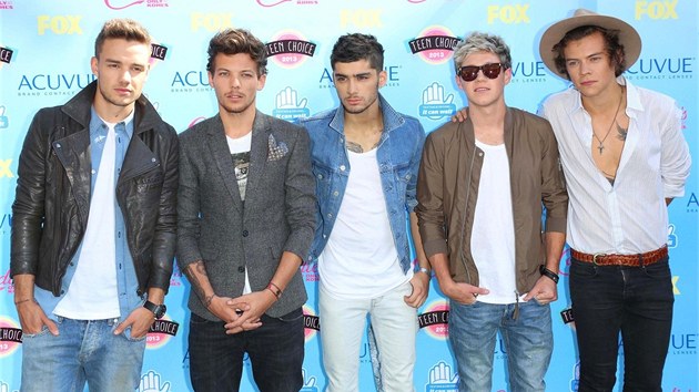 Britsko-irsk skupina One Direction ovldla hudebn st cen Teen Choice Awards (11. srpna 2013).