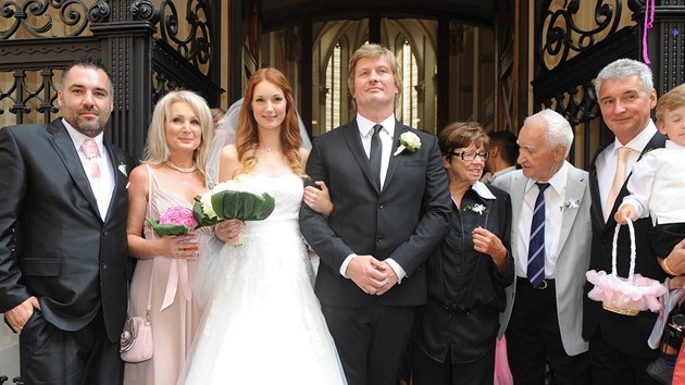 Josefna Nesvadbov s manelem Michalem Vakem a rodinou (10. srpna 2013)