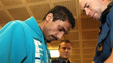 Lukáš Sivák podle obžaloby barmanku ubodal kuchyňským nožem. Utrpěla 31 bodných... Lukáš Sivák podle obžaloby barmanku ubodal kuchyňským nožem. Utrpěla 31 bodných...