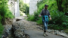 Na opravu silnice mezi Žampachem a Dolním Studeným, která patří Jílovému, by... Na opravu silnice mezi Žampachem a Dolním Studeným, která patří Jílovému, by...