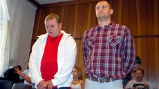 Obžalovaní Petr Hlava (vlevo) a Marek Ženíšek před vyhlášením rozsudku... Obžalovaní Petr Hlava (vlevo) a Marek Ženíšek před vyhlášením rozsudku...