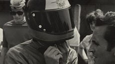 Agostini závodil v roce 1971 poprvé s novou helmou s vtím hledím. Fanouci jí...