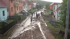 Po bleskové povodni museli v Komni a Bystřici pod Lopeníkem odklízet velkou... Po bleskové povodni museli v Komni a Bystřici pod Lopeníkem odklízet velkou...
