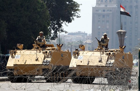 Ulice Káhiry obsadila armáda. Uinila tak preventivn v reakci na plánované...