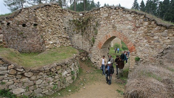V areálu zíceniny hradu Poeín na eskokrumlovsku pedstavili lenové...
