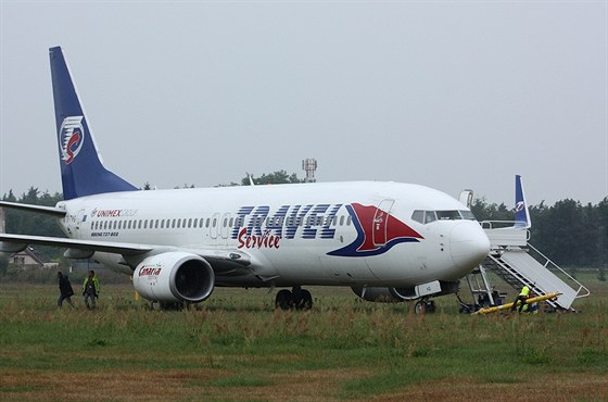 Letadlo Boeing 737 se na pardubickém letiti dostalo mimo dráhu. Provoz se tak...