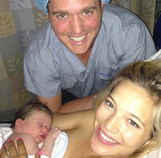 Michael Bublé se pochlubil fotkou z porodnice.