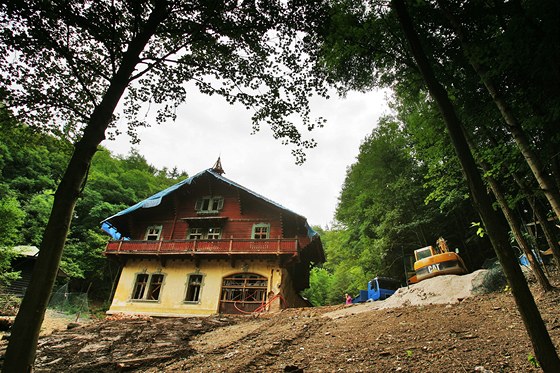 Za opravy Löschnerova pavilonu pochválilo vedení památkové asociace spolenost Karlovarské minerální vody.